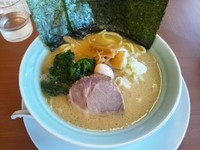 「豚骨醤油ラーメン690円（麺固め）」@横浜家系ラーメン 松田家 上福岡店の写真