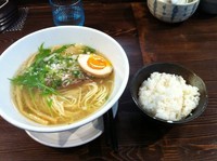 「軍鶏塩そば 700 + ライス 150」@麺や 蒼 AOIの写真