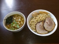 「気まぐれメニュー　牛骨つけ麺（特製）大盛り」@つけ麺 弥七の写真