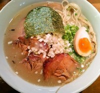 「鶏白湯(塩)+肉２枚(炭２・直１)680円+200円」@喜元門 つくば研究学園店の写真