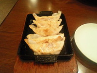 「鉄鍋餃子（480円）」@美食中華 泰山 柏店の写真