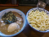 「つけ麺￥750－小盛￥50＋燻製味玉子￥100＝￥800」@兎に角 松戸店の写真