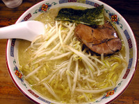 「らーめん(とんこつ・こってり)+大盛(600+100円)」@らの字の写真