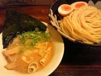 「もち豚そば(大盛)＋味玉(サービス券)」@越後つけ麺 維新 武蔵小杉店の写真
