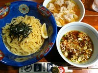 「黒だしつけそば 肉ワンタン付」@八雲の写真