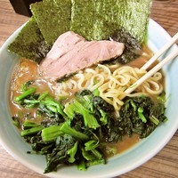 「らーめん+ほうれん草(麺カタメ／アブラ少なめ)」@横浜家系ラーメン武蔵家 松戸店の写真