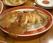 「パリッと餃子１００円（ホットペッパークーポン利用）」@広州市場 五反田店の写真