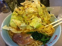 「らーめん（味濃いめ，麺かため）600円＋キャベチャ 200円」@匠家 50号バイパス店の写真