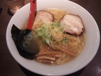 「白えび塩らーめん ￥780」@富山ブラック 麺家いろは 池袋店の写真