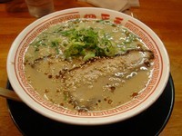 「醤油ラーメン」@ラーメン四天王 阪急高槻市駅前店の写真