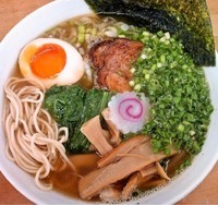 「８月の一杯　３種の煮干しラーメン(ダブル)900円」@MENYA 食い味の道有楽の写真