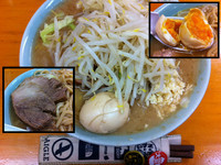 「ラーメン(ヤサイ、ニンニク少し)+味玉子」@ラーメン二郎 新橋店の写真