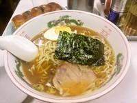「サービスセット　（ラーメン　餃子５コ）」@ファイト餃子の写真