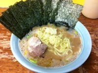 「ラーメン＋中盛＋のり増（600円＋100円＋100円）」@まこと家の写真