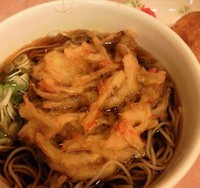 「かきあげそば（350円）＋いなり寿司（80円）」@八起そばの写真