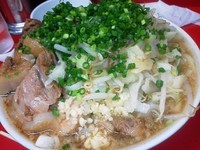 「小豚（野菜･ニンニク･カラメ･麺硬め）＋小ネギ」@ラーメン二郎 西台駅前店の写真