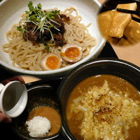 「牛肉の月見カレースープのつけ麺（旨煮玉子） 900円」@ひかり製麺堂 汐留店の写真