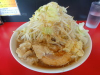 「ラーメン￥680（ニンニク少なめ野菜アブラカラメ）」@用心棒 本号の写真