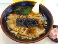 「ポークラーメン（900円）」@手もみらぁめん 十八番の写真