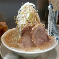 「らーめん 650円（ヤサイスカイツリーぽく）」@らーめん大 押上・業平店の写真