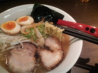 「白エビ（だし塩）ネギ玉らーめん（＋ミニ豚マヨ丼）」@富山ブラック 麺家いろは 池袋店の写真