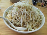 「ジャイ麺（野菜マシ、ニンニク少なめ）＋小豚」@剛田製麺店 太田店の写真