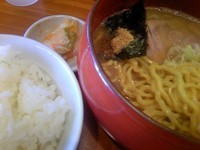 「B定食 (Wスープらーめん、ライス、キムチ) 730円」@麺道 ともよし 東三国店の写真