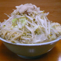 「ラーメン 700円（ヤサイマシマシ・ニンニク・アブラ）」@ラーメン二郎 新橋店の写真