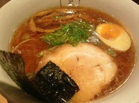 「醤油ラーメン」@支那そばや グランデュオ立川店の写真