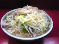 「小豚　ヤサイニンニクアブラカラメ」@ラーメン二郎 中山駅前店の写真