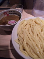 「つけめん（濃厚）大盛 ９００円」@TOKYO UNDER GROUND RAMEN 頑者の写真