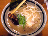 「背脂入りらーめん(650円)」@麺友 一誠の写真