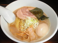 「濃厚味玉らーめん　８００円」@麺屋繁の写真