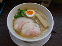 「豚CHIKI しょうゆラーメン(大盛) ￥700」@ラーメン家 みつ葉 本店の写真