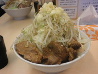 「ラーメン（７００円）野菜・にんにく」@自家製ラーメン 大者の写真