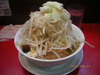 「ラーメン　￥680　ニンニクヤサイ辛玉ちょっと」@用心棒の写真