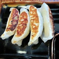 「餃子（4個+ライス）…100円」@らーめん和屋の写真