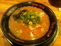 「とんこつラーメン　【700円】」@無鉄砲 本店の写真