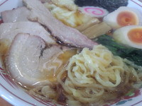 「焼豚ワンタン麺味玉入り」@とら食堂 松戸分店の写真