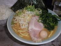 「味噌ラーメン（７５０円）ライス＋ホウレン草＋海苔（２００円）」@横浜家系ラーメン ほどが家の写真