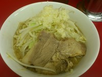 「ラーメン（並）・麺少なめ ￥700」@モッコリ豚の写真