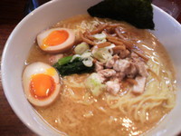 「自然洞ラーメン（味噌）+大盛+味玉+背脂」@自然洞 麺舗の写真