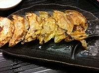 「牛もつ餃子 320円」@もつの屋の写真