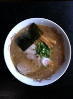 「豚骨醤油らーめん」@らーめん つる味の写真