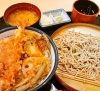 「オールスター天丼+小そばセット(650円+200円)」@天丼 てんや 柏東口店の写真