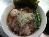 「鶏と魚介の豊潤特製醤油ラーメン（980円）」@麺処 ほん田 東京駅一番街店の写真