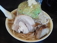 「繁二郎（ニンニク少なめ）＋大盛＋トッピング野菜」@麺屋繁の写真