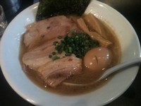 「特製らーめん（黒）（880円）」@音麺酒家 楽々の写真