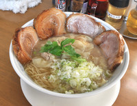 「2色&2種のワンタンチャーシューメン」@MENYA 食い味の道有楽の写真