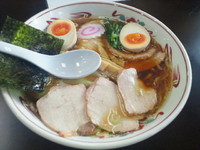 「焼豚ﾜﾝﾀﾝ麺味玉入り…1100円」@とら食堂 松戸分店の写真